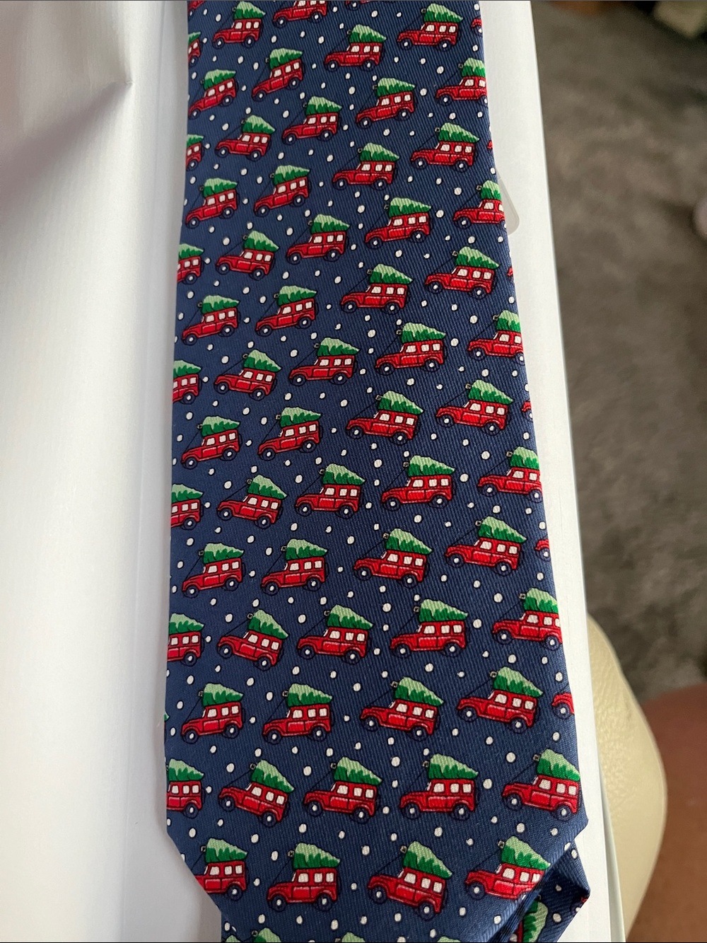 Vineyard Vines Navy Tie with Red Car and Christmas Green Tree 🌲! New. Men silk
